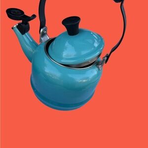 Le creuset small Blue Enamel Teapot